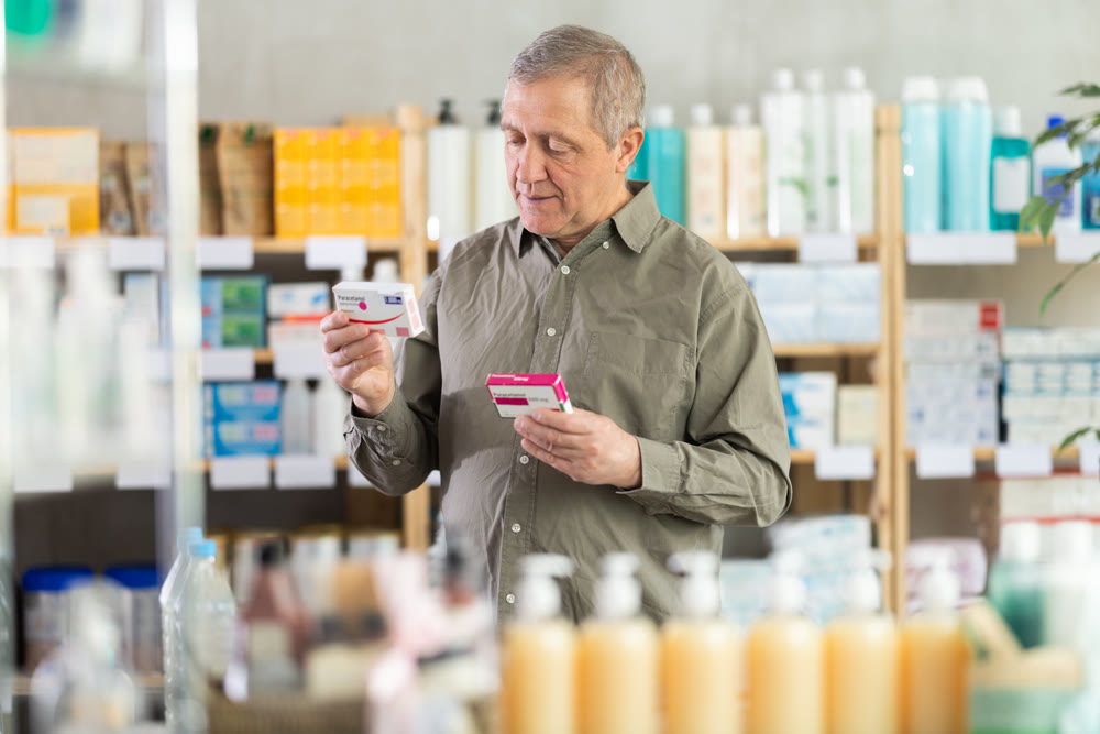 elderly man chooses paracetamol