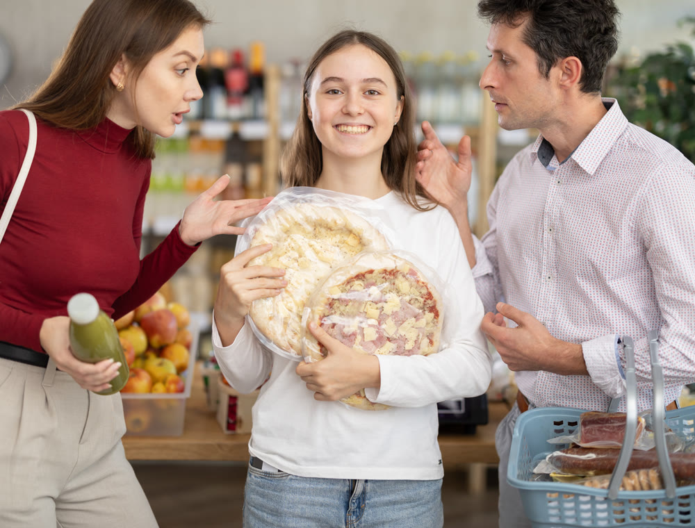 Daughter chose some pizzas in store, and quarrels with parents over choice of food