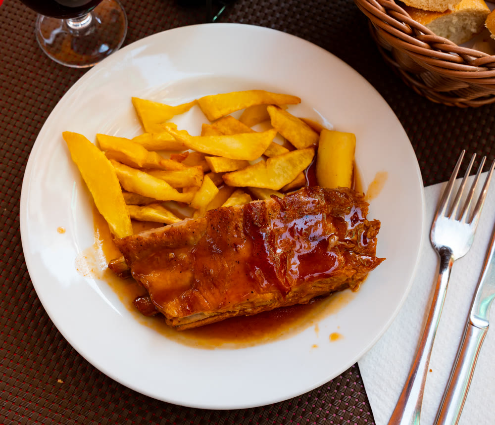 American style fried ribs with potatoes