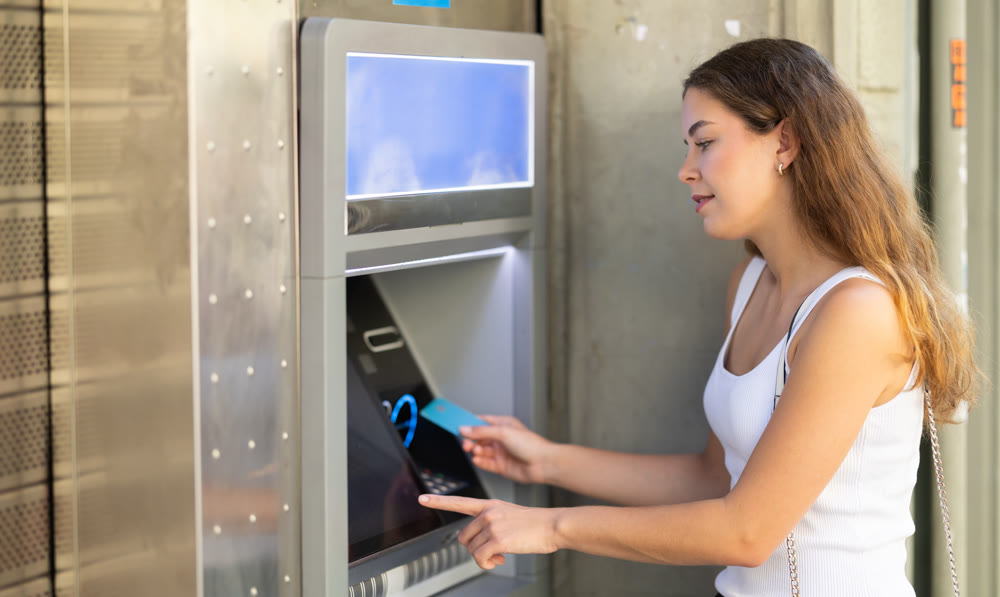Girl uses ATM, withdraws cash from card