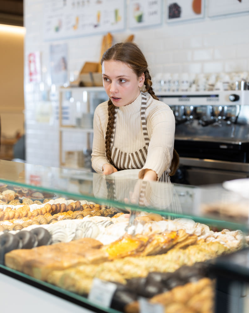 Bakery saleswoman offers to buy tawty baked goods