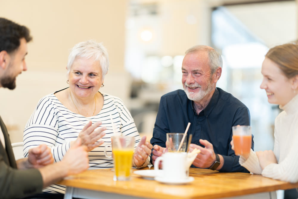 family met in a coffee shop and discuss everyday issues