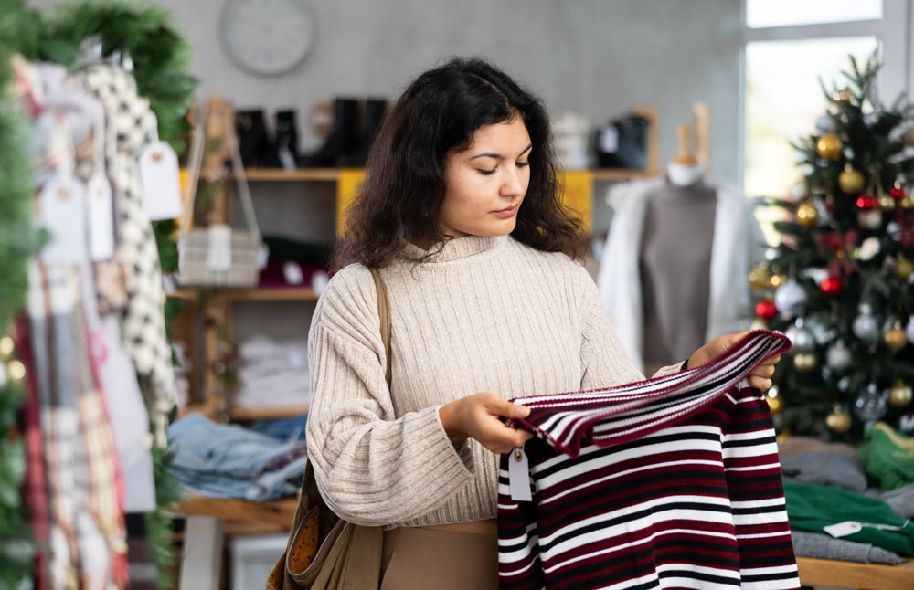 Latina chooses knitted sweater in store