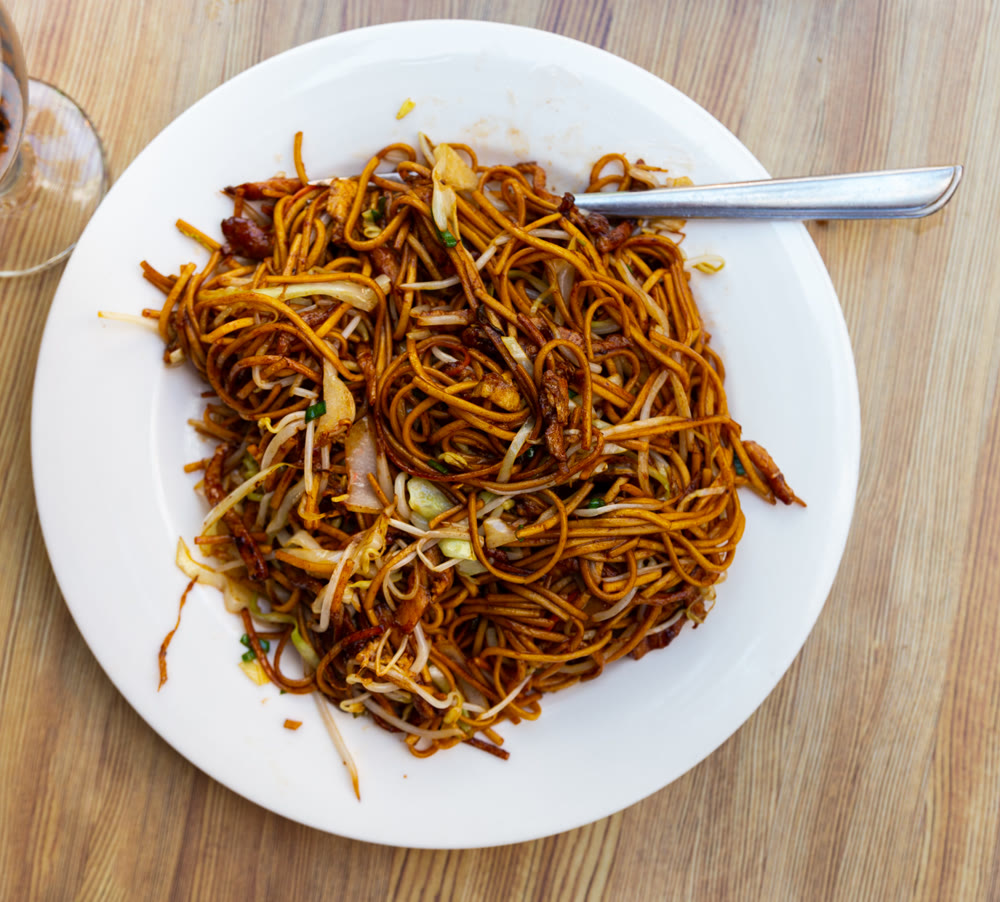 Stir-fried Chinese noodles with sliced pork