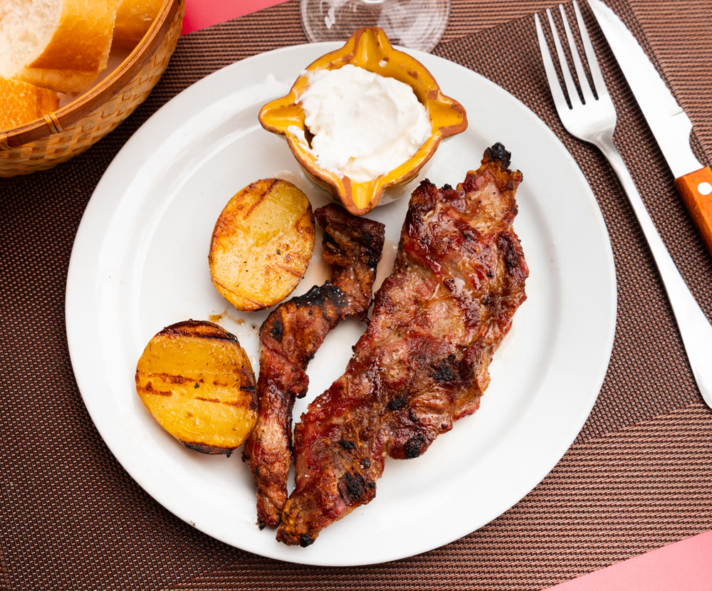 Cooked potatoes with pork and garlic sauce