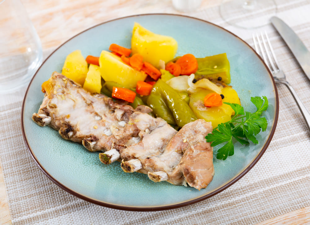 Appetizing pork ribs with potatoes and vegetables