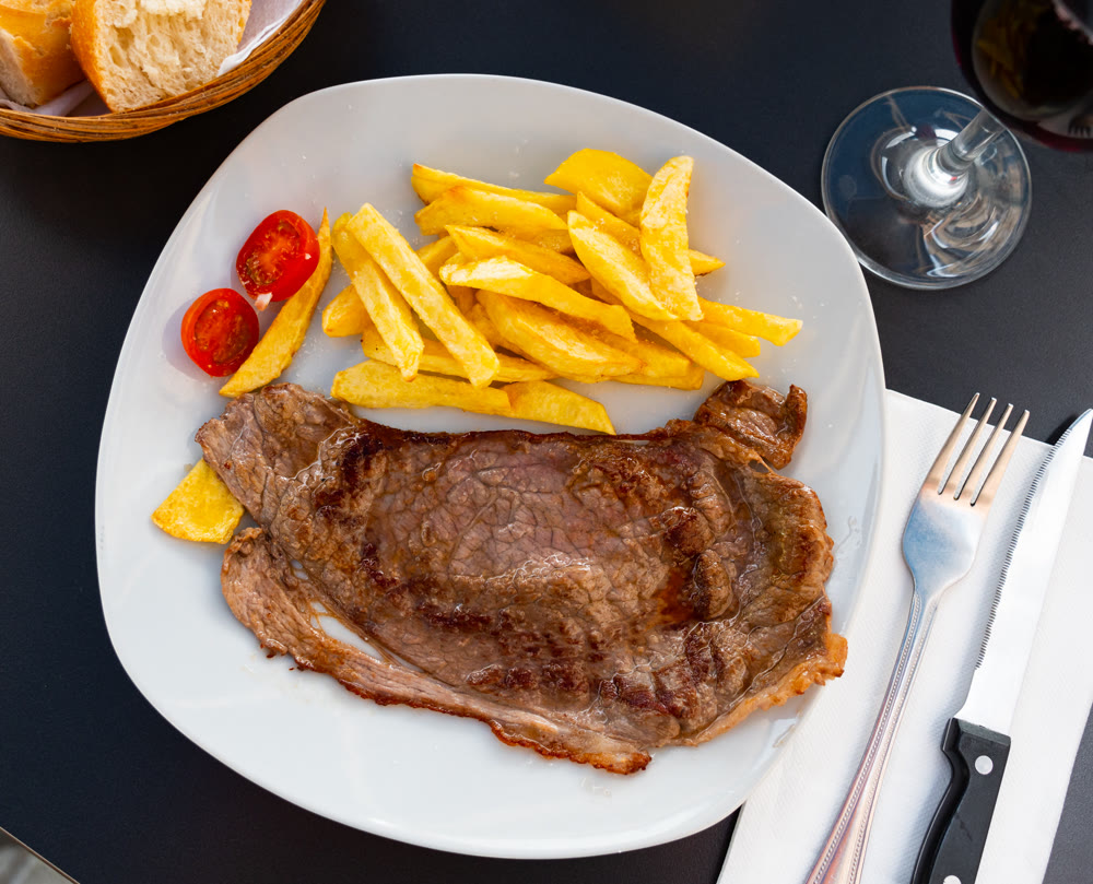 Beef served with potatoes and tomatoes