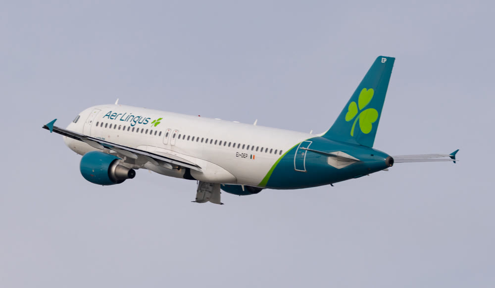  Aer Lingus Airbus A320-200 airplane takes off from Barcelona Airport