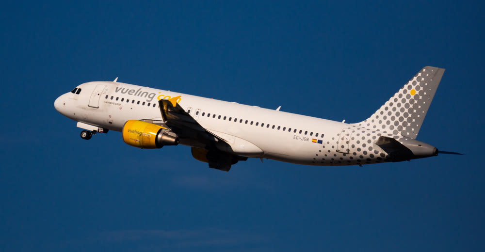 Vueling Airbus A320-214 EC-JGM taking off from Barcelona Airport