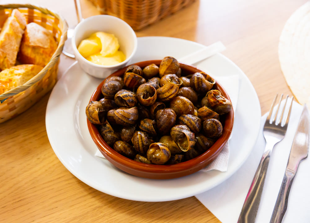 Boiled grape snails in bowl