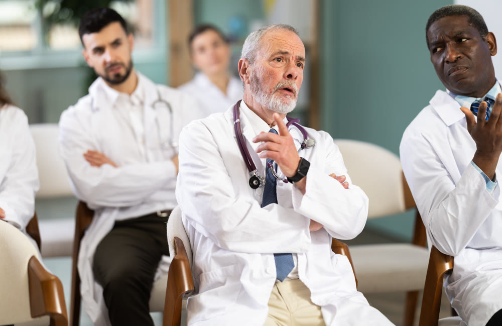 During lecture meeting, adult medical pupils listen and look to teacher
